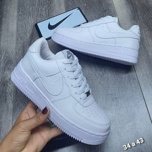 NIKE AIR FORCE 1